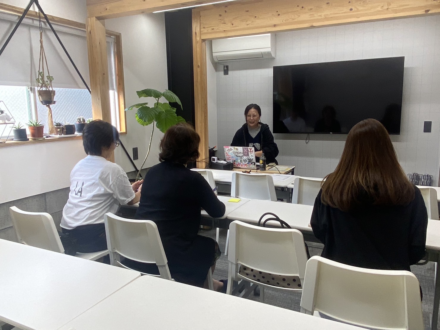 屋内練習場でのドローン講習